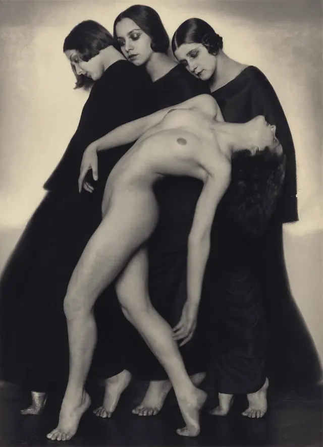Bewegungsstudie (Movement Study) 1925, black and white photograph by Rudolf Koppitz (restored)