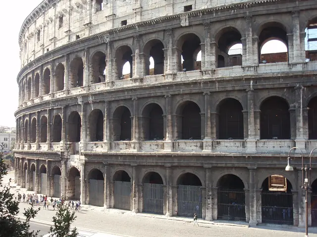Colosseum-exterior-2007